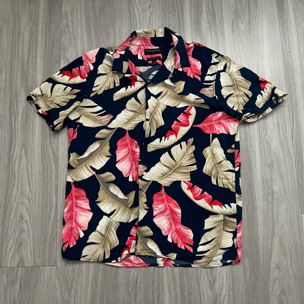 Banana Republic Tropical Leaf Camp Shirt Men’s Medium Navy Pink Rayon Hawaiian